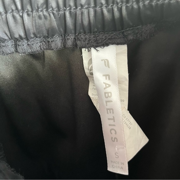 Fabletics Faux Leather Pants Sz Sm Women’s Black Leggings Pockets EUC - Picture 3 of 5